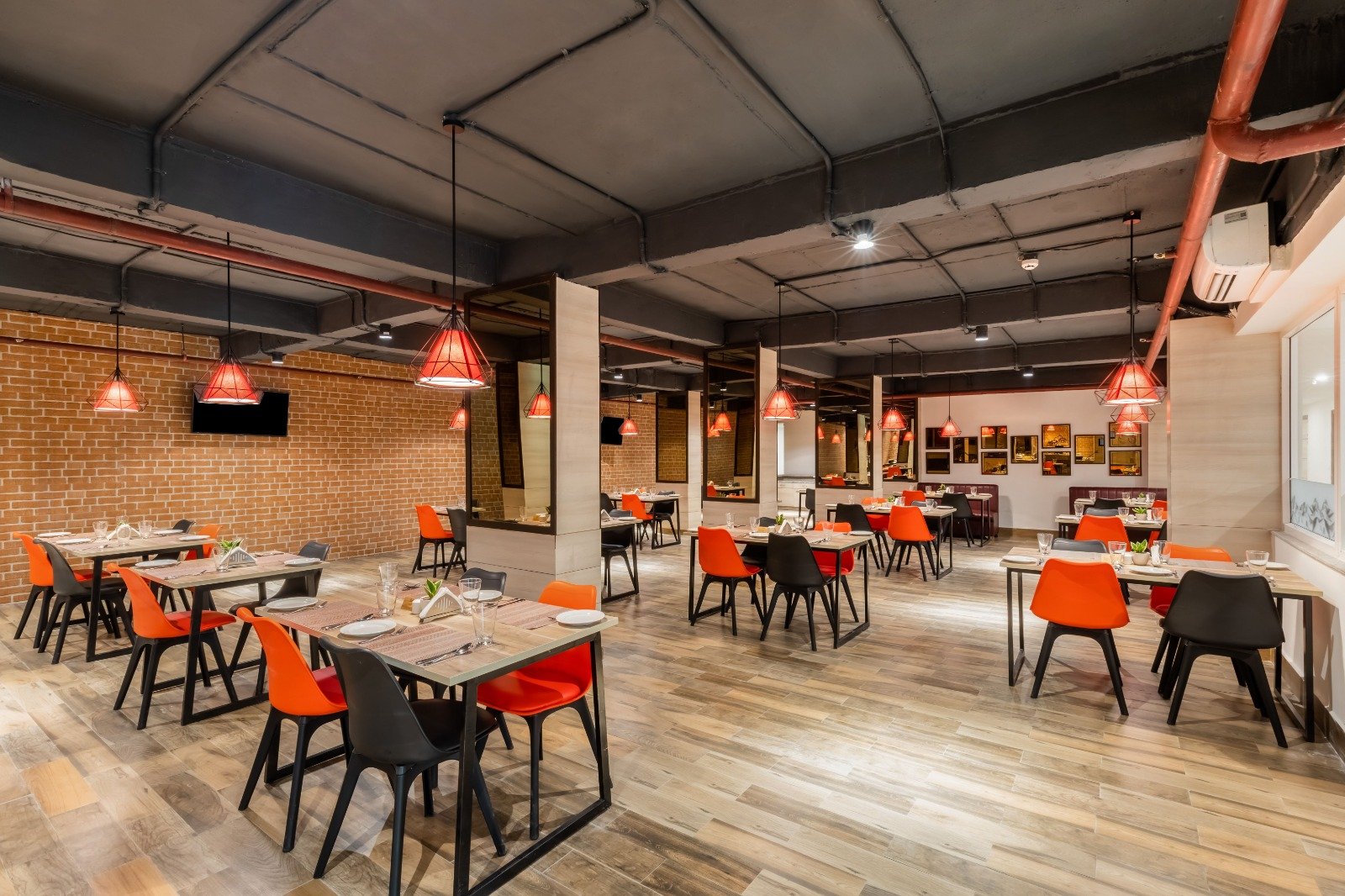 Pure vegetarian restaurant at Hotel Mahananda
